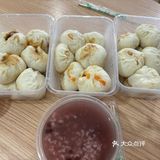 我记得这家包子挺出名的,一直说要吃一直还没吃过