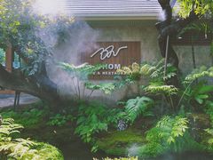 -Chom Cafe and Restaurant