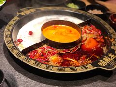 牛油骨汤番茄三味锅-味舵主重庆火锅(邓尉路店)
