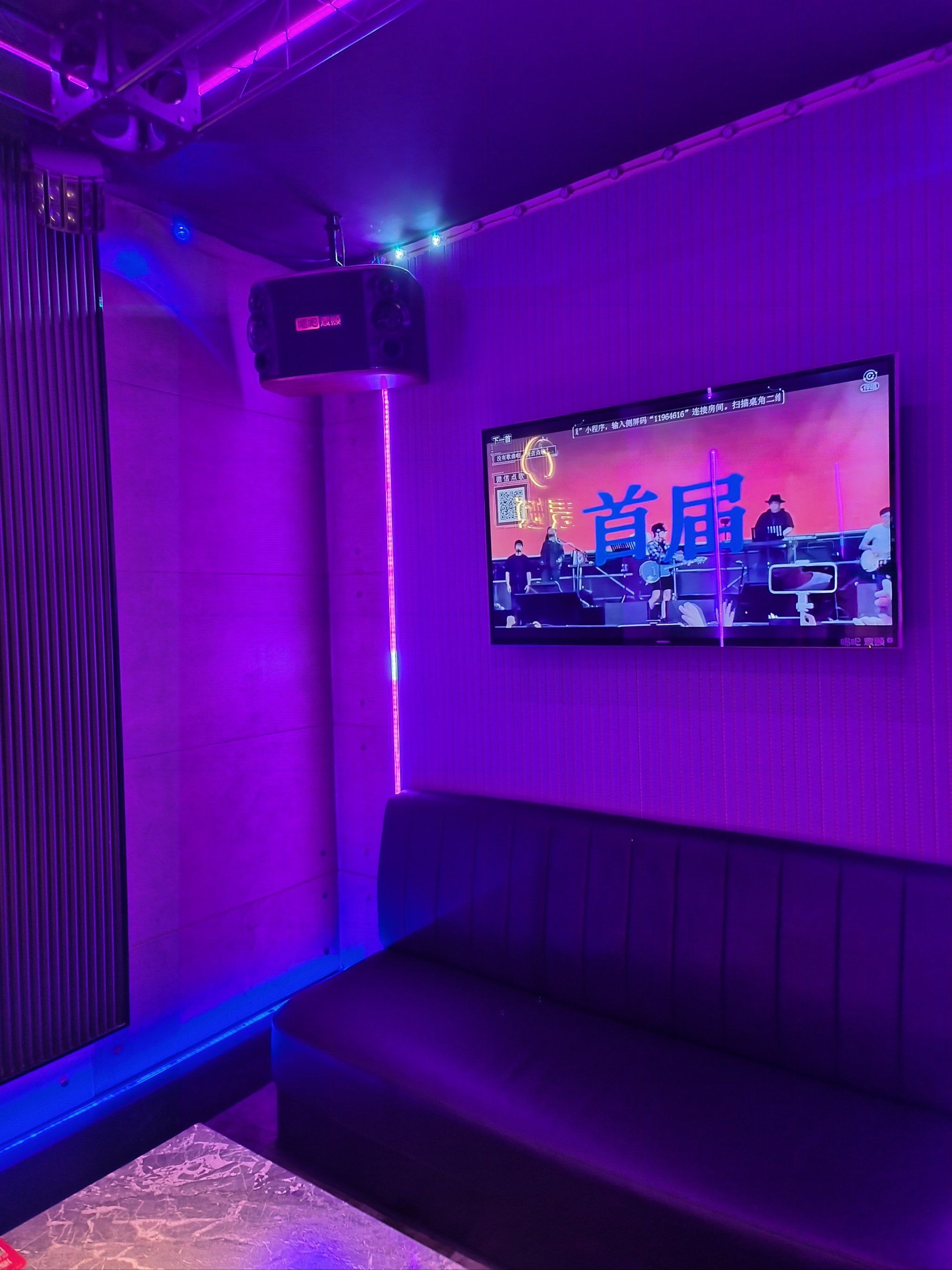 搜了最近的ktv,团购两小时,对于我们来说很合适