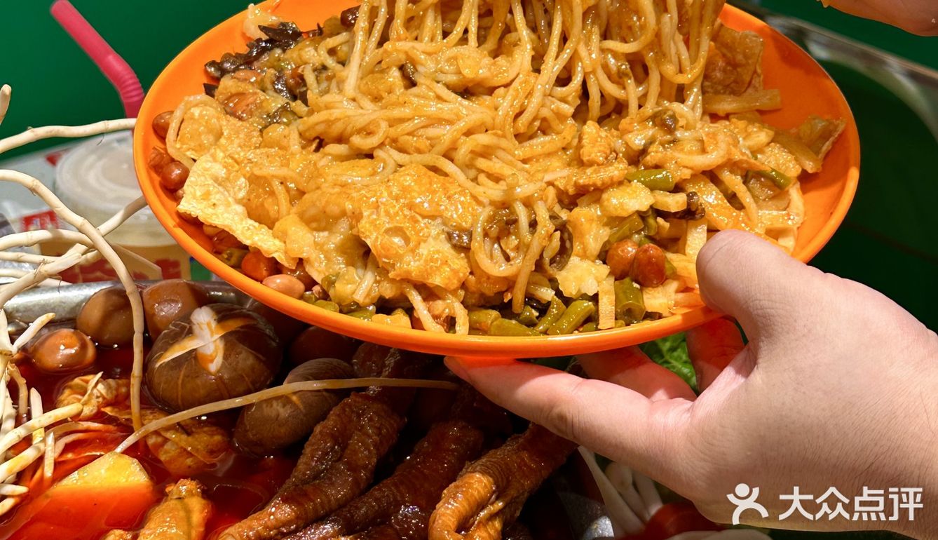 怪味螺力：重庆大学城螺蛳粉新吃法揭秘