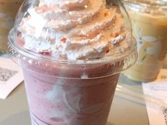 樱花莓苺酸奶-瑞幸咖啡(汇日央扩国际广场店)