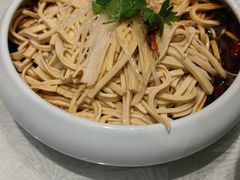 油淋豆腐皮-添福来墨鱼饺子 · 海鲜东北菜(大连星海·黄浦路店)