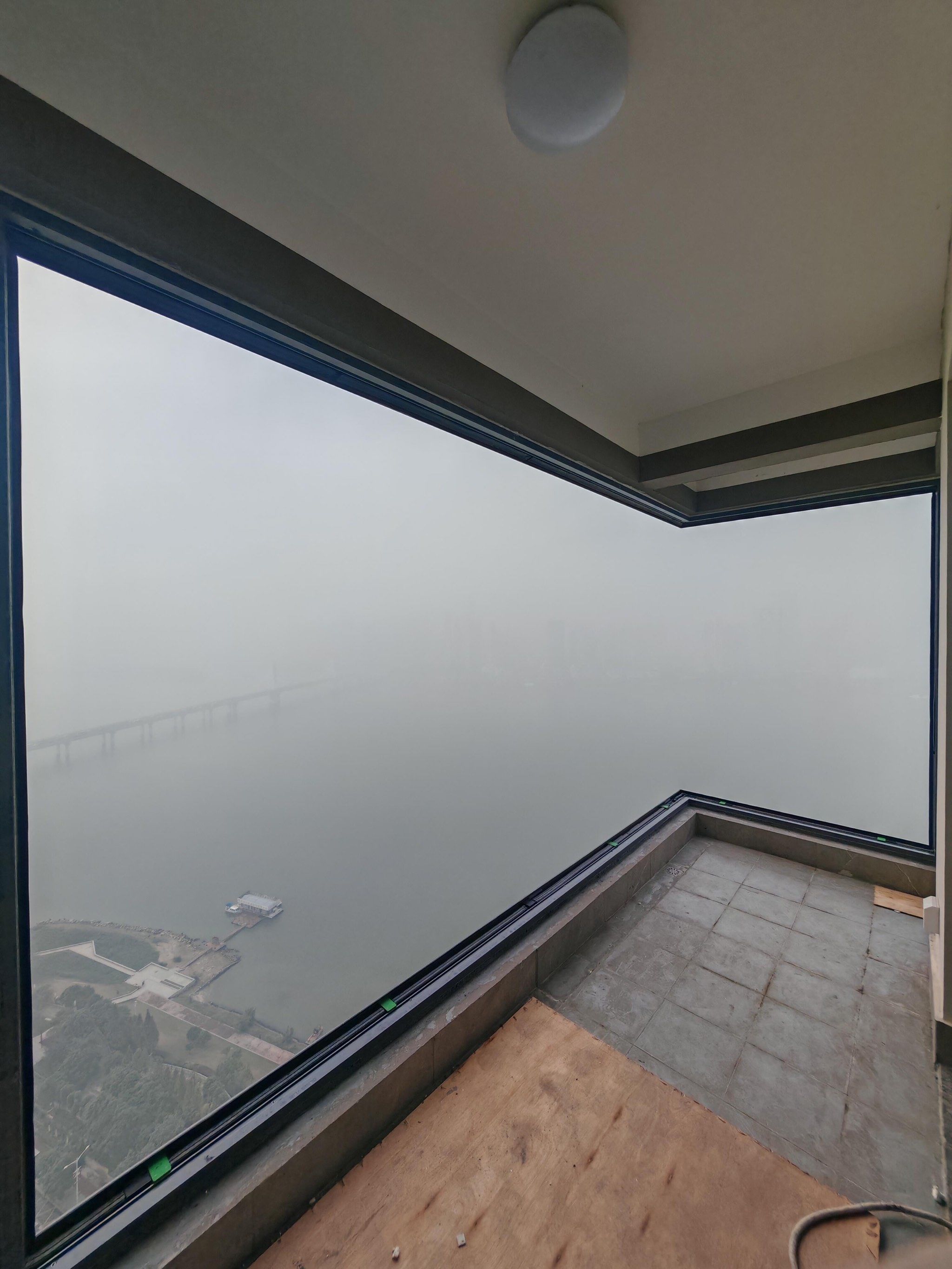 Cristal de ventana de ventilaci¨®n para cami¨®n Beiben - Vista frontal