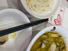 -渝是乎酸菜鱼·川渝小炒(新世界百货望京店)