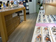 -天空之镜眼镜店蔡司依视路配镜授权零售店(望京颐堤港店)