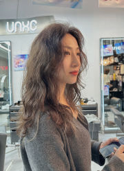 -UN·SAKA 右嗯造型