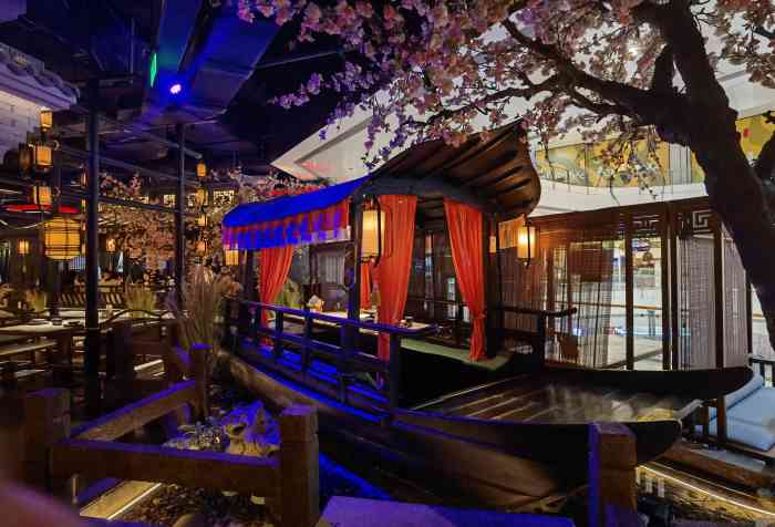 绿茶餐厅(郑州万象城店)-"之前去北京四川的时候就见过饭点时间门口大