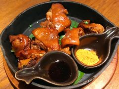 个旧烤猪蹄-云海肴·汽锅鸡·云南菜(苏州中心店)