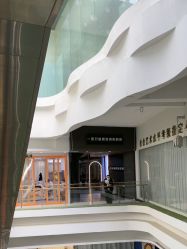 -一家只做男发烫染的店