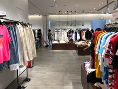 -URBAN REVIVO(高德置地广场·春广场店)