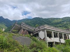 -四川汶川特大地震漩口中学遗址