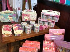 零售区-红樱花食品公司Hello Kitty台湾伴手礼专卖店(淡水店)