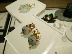 -北京七彩云南翡翠珠宝旗舰店(月坛店)