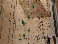 -ROCKPLUS攀岩馆(环宇城店)