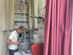 -美式眼镜·授权蔡司.依视路.尼康.豪雅.明月(人民广场店)