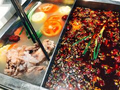 骨头汤鸳鸯锅-小牛叔鲜切牛肉·火锅·烤肉自助(公济桥路店)