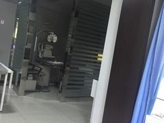 -提一眼镜·蔡司·依视路(小寨店)