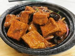 石锅黑豆腐-船老大饭店(太滆街店)