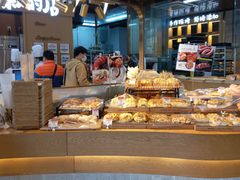 面包甜点陈列柜-西村叔叔的店·面包·甜品·蛋糕(清河万象汇店)