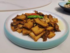 牛肉炒杏鲍菇-一屋一食·京湘味主题餐厅