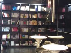 -钟书阁(松江泰晤士小镇店)