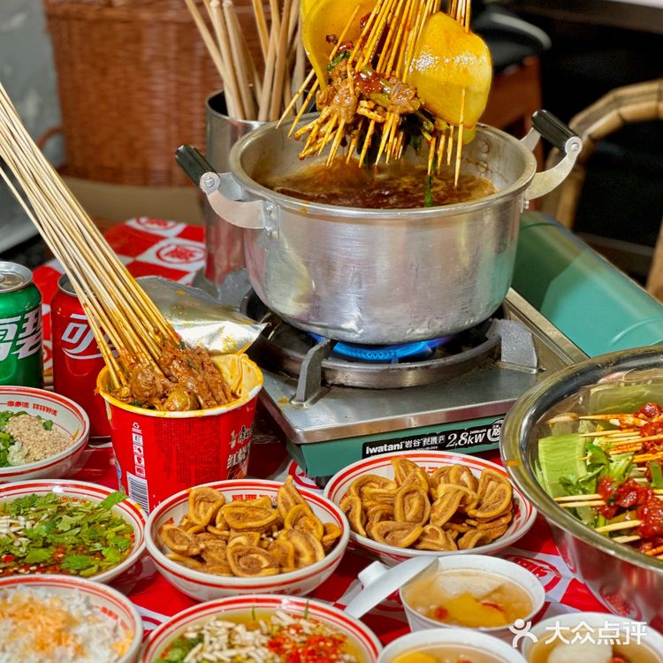 在成都！东郊记忆！吃一次就想下一次的串串…🍢