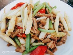 莲藕尖炒鸭肠-松鹤山庄