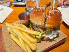 -三勾JJJ Burger&Coffee(梅溪湖店)