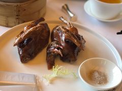 玻璃皮润烧乳鸽王-富力丽思卡尔顿酒店·丽轩中餐厅