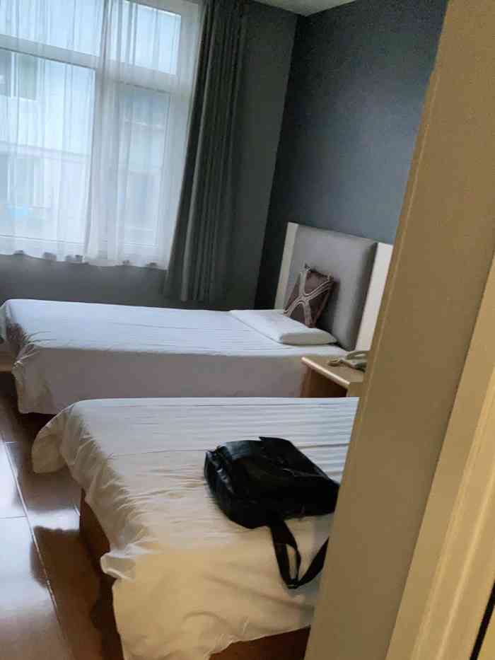 如家酒店(抚顺北站永安桥店)-"如家干净利落,就是早上有点冷,安静,我