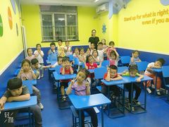 -LILY英语思维馆(玉泉路店)