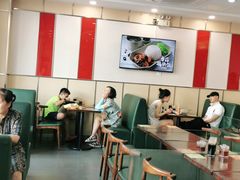 大堂-李先生牛肉面大王(营口大润发店)