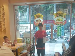 -华记煲仔华·煲仔饭(市桥易发店)