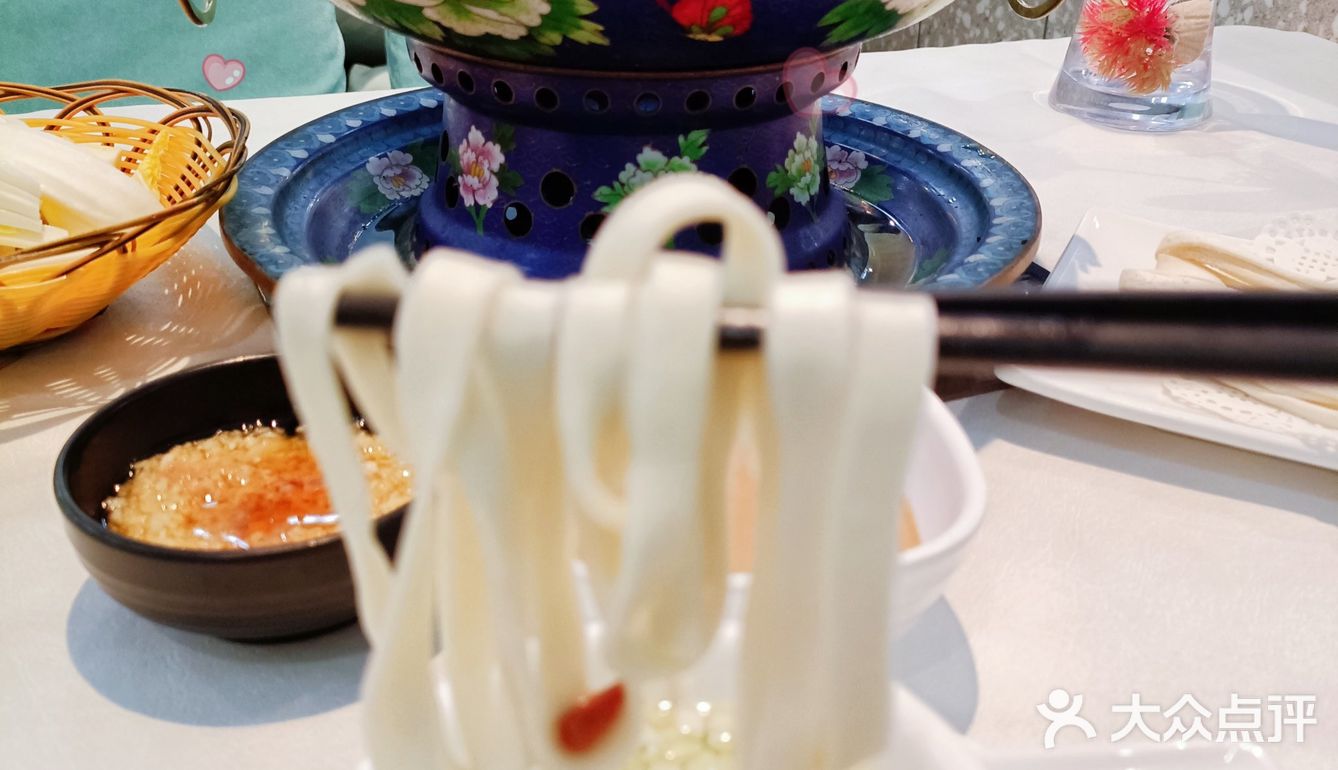 顺着东来顺来到皇城根