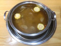 玉米萝卜牛骨汤底-夜牛潮汕鲜牛肉火锅店(翻身店)