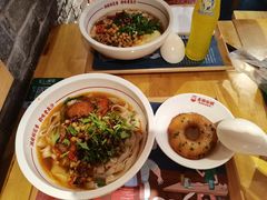 -呷佬·长沙手工米粉(金沙江路店)