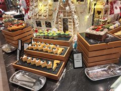 -广州万富希尔顿酒店·感趣自助餐厅·金秋蟹宴生蚝海鲜刺身烧烤