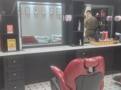 -老男孩男士理容馆·理发·烫染·修面