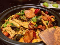 麻辣香锅-辣尚瘾·烤鱼·新川菜(交大直营店)