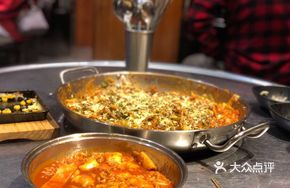 Spicy Ramen and Rice Cake