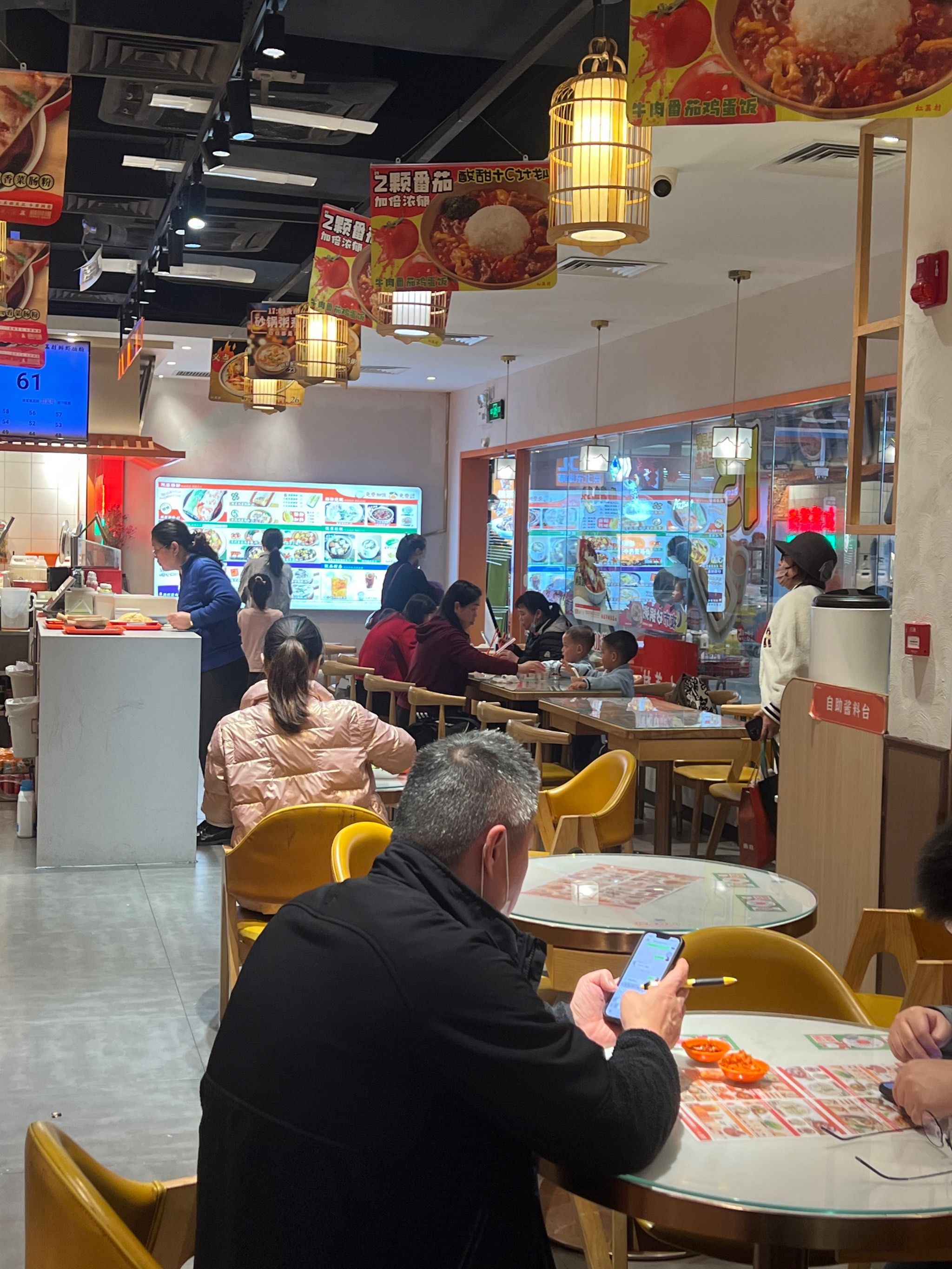 印力中心这家肠粉店人多到离谱啊!