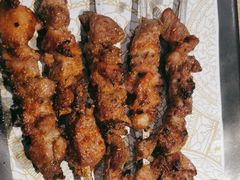 西红柿鸡蛋饭配羊肉串-西部马华清真兰州牛肉面·烧烤夜市(广渠门店)