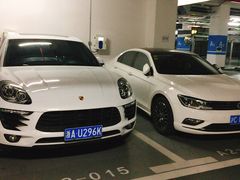 -龙湖虹桥天街-停车场