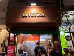 -Bánh Mì Huynh Hoa