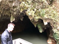 -怀托摩萤火虫洞