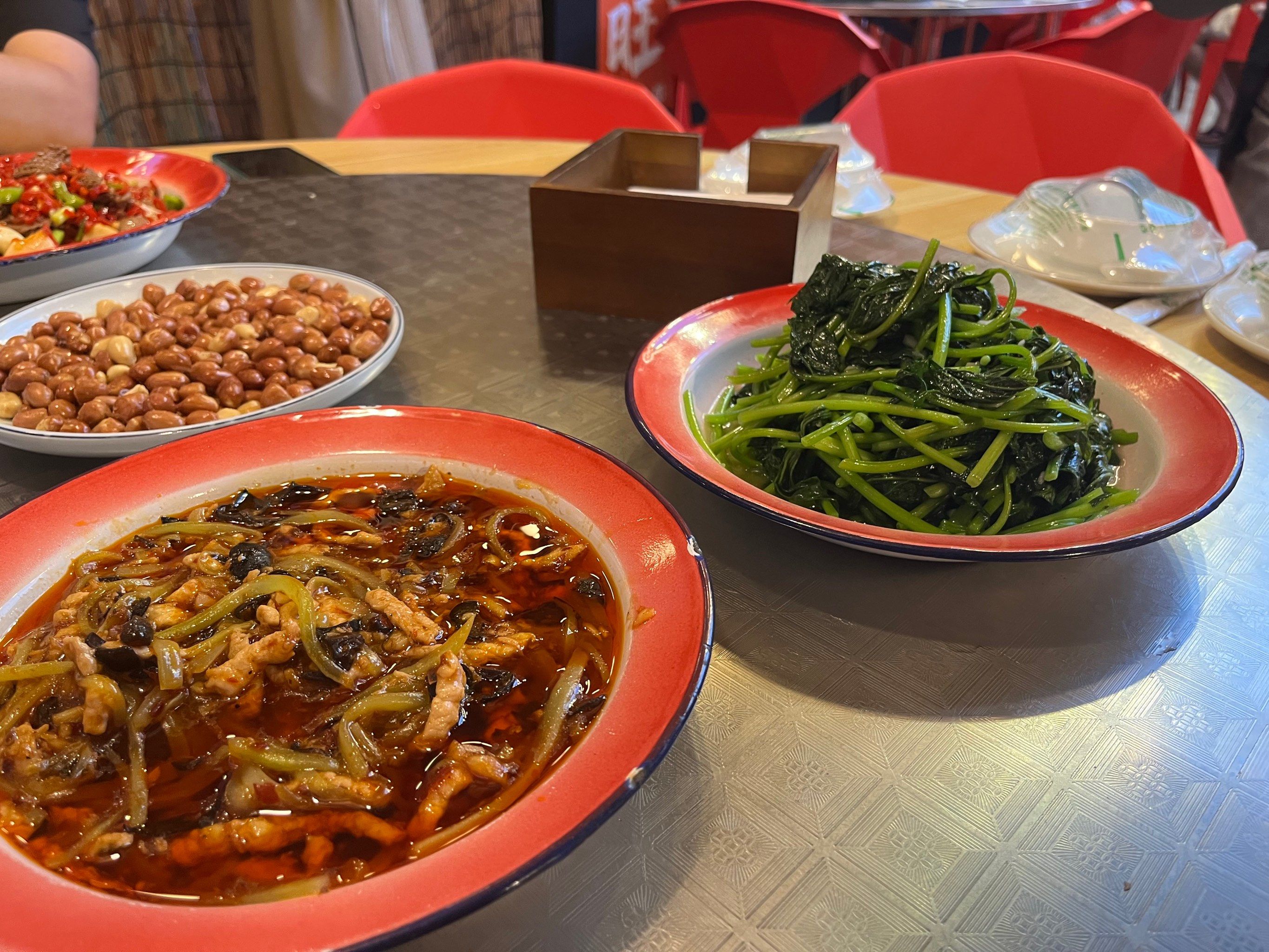 味道美味,饮料好喝,辣子鸡又麻又辣,很好