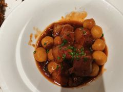 小土豆红烧肉-聚友居酒楼