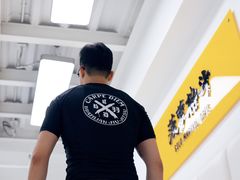 -菠萝格斗巴西柔术训练馆