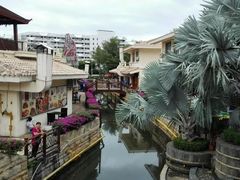 -亚龙湾亚泰商业街